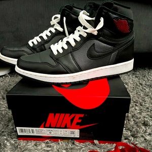 Air Jordan 1 Retro High OG - Size 9